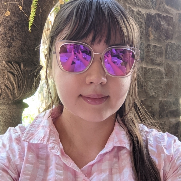 Meet your Posher, Brittney - Picture 1 of 1